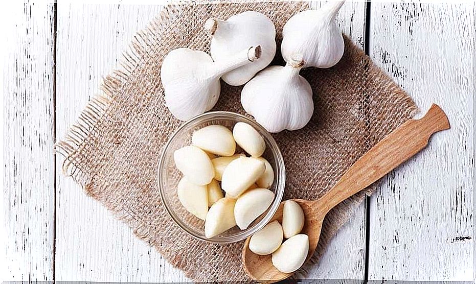 lower cholesterol with garlic