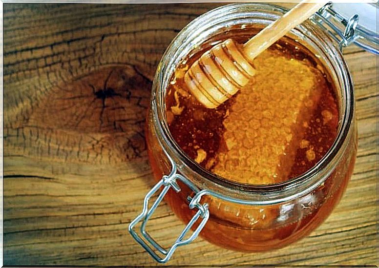 honey to use for lip color