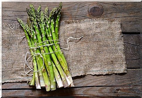 Raw asparagus