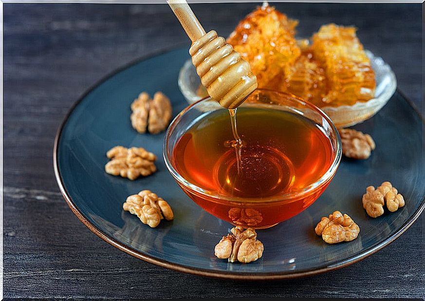 You can have orange and honey with walnuts for breakfast.