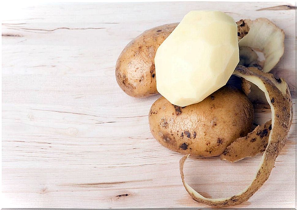 Peeled potatoes for cooking.