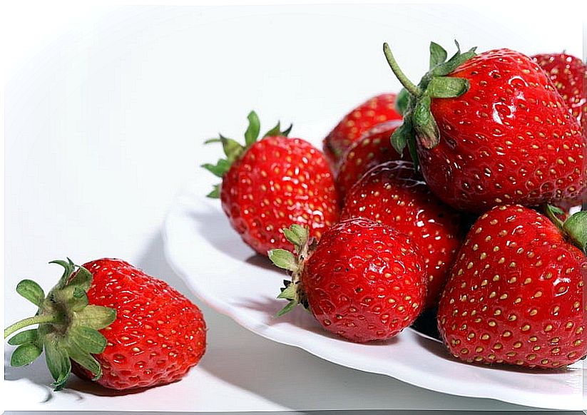 Strawberries have a mild laxative effect, ideal for those suffering from constipation.