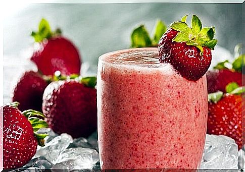 Oatmeal-smoothie-and strawberry