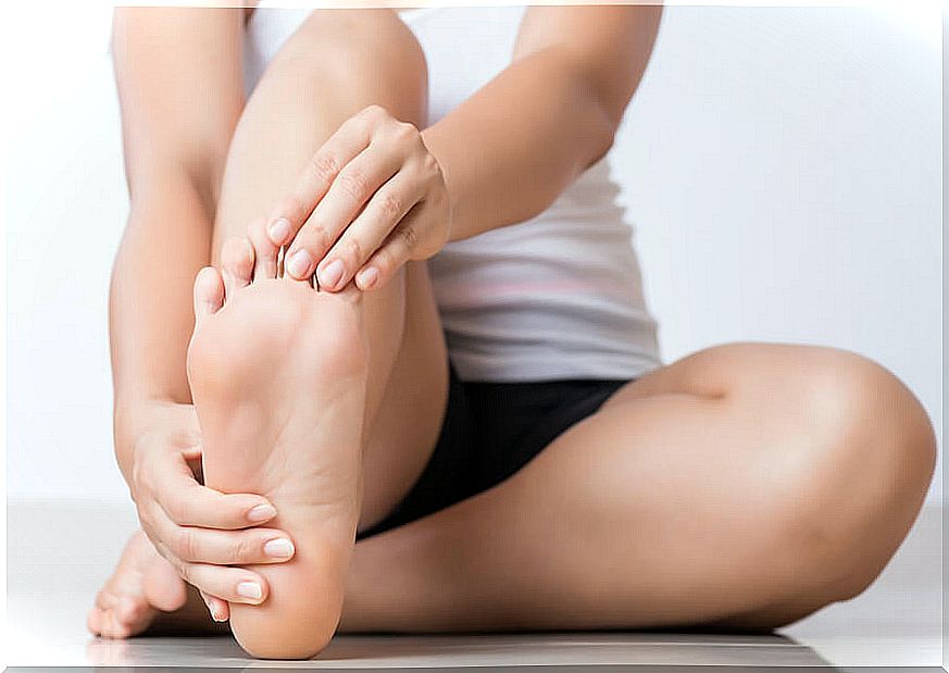 There are several causes behind swollen feet and ankles.