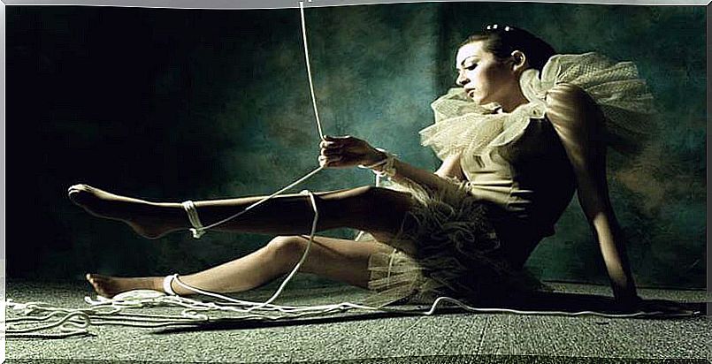 Everyday manipulators: woman tied with ropes