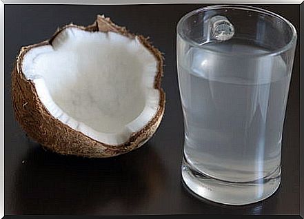 Coconut and spirulina become a recommended hypertonic drink.