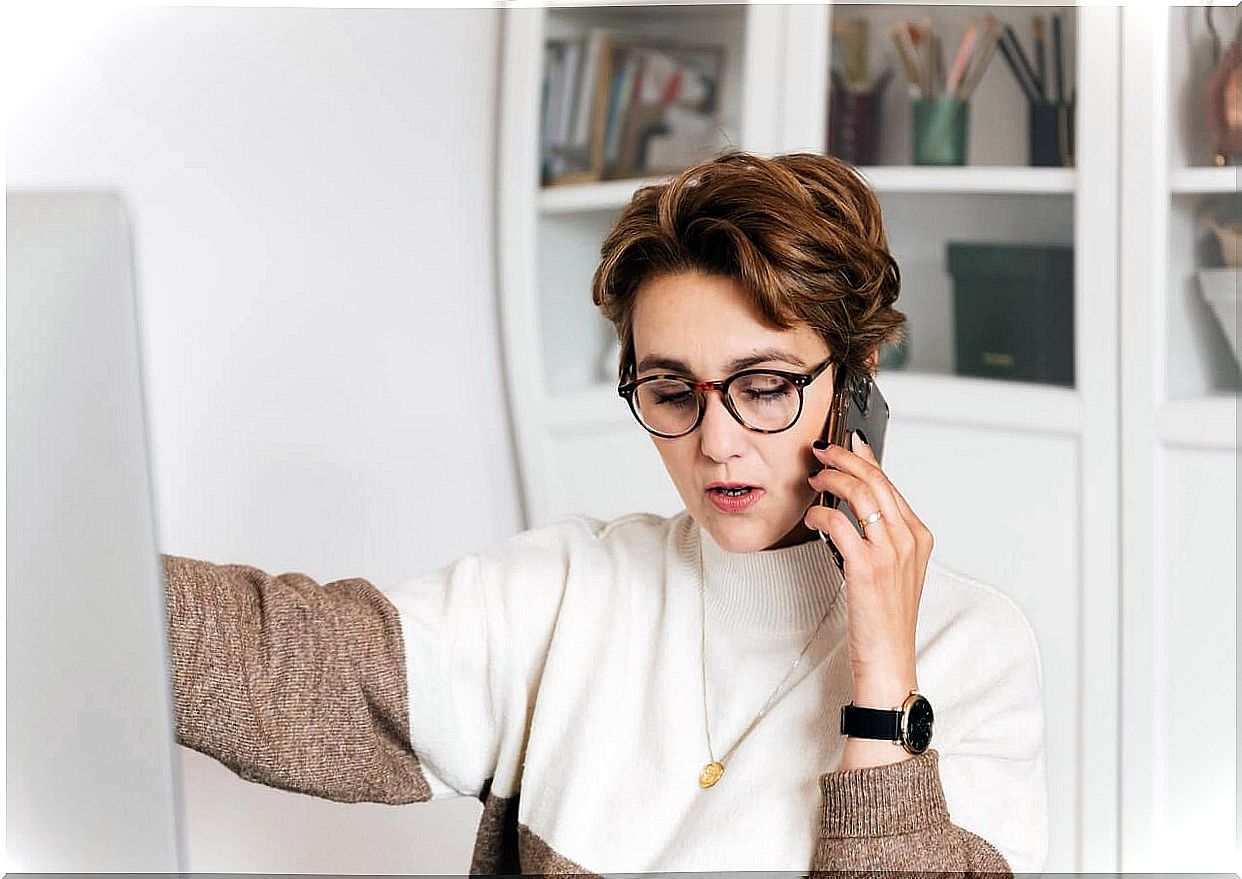 Girl talking on the phone.