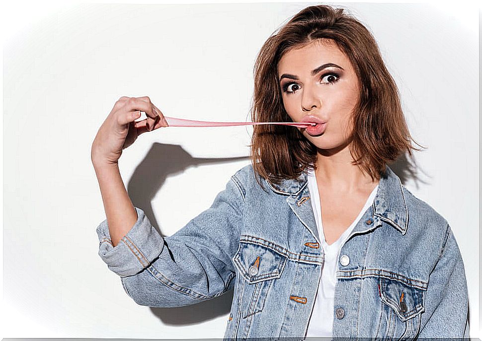 Woman eating chewing gum